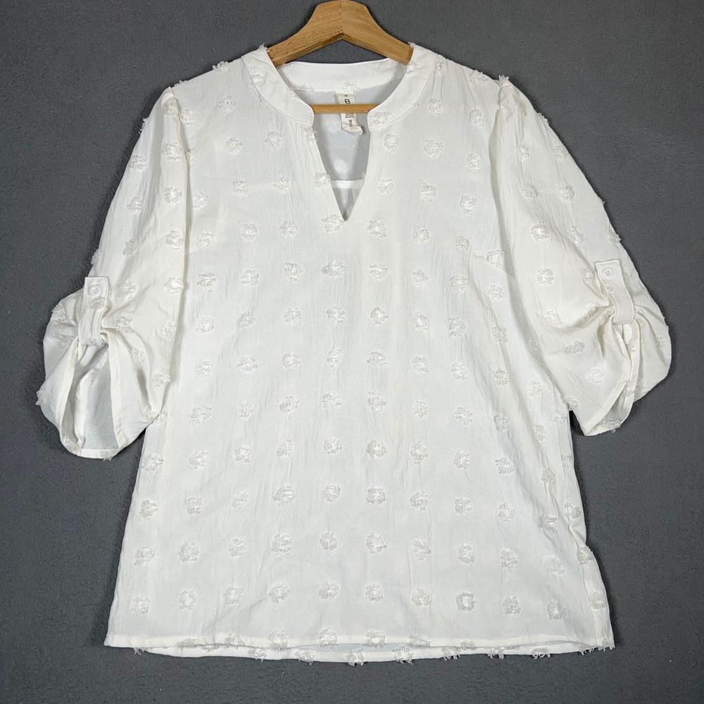 B. Young Blouse Womens Medium White Split Neck Roll Tab Sleeve Textured Dot Top